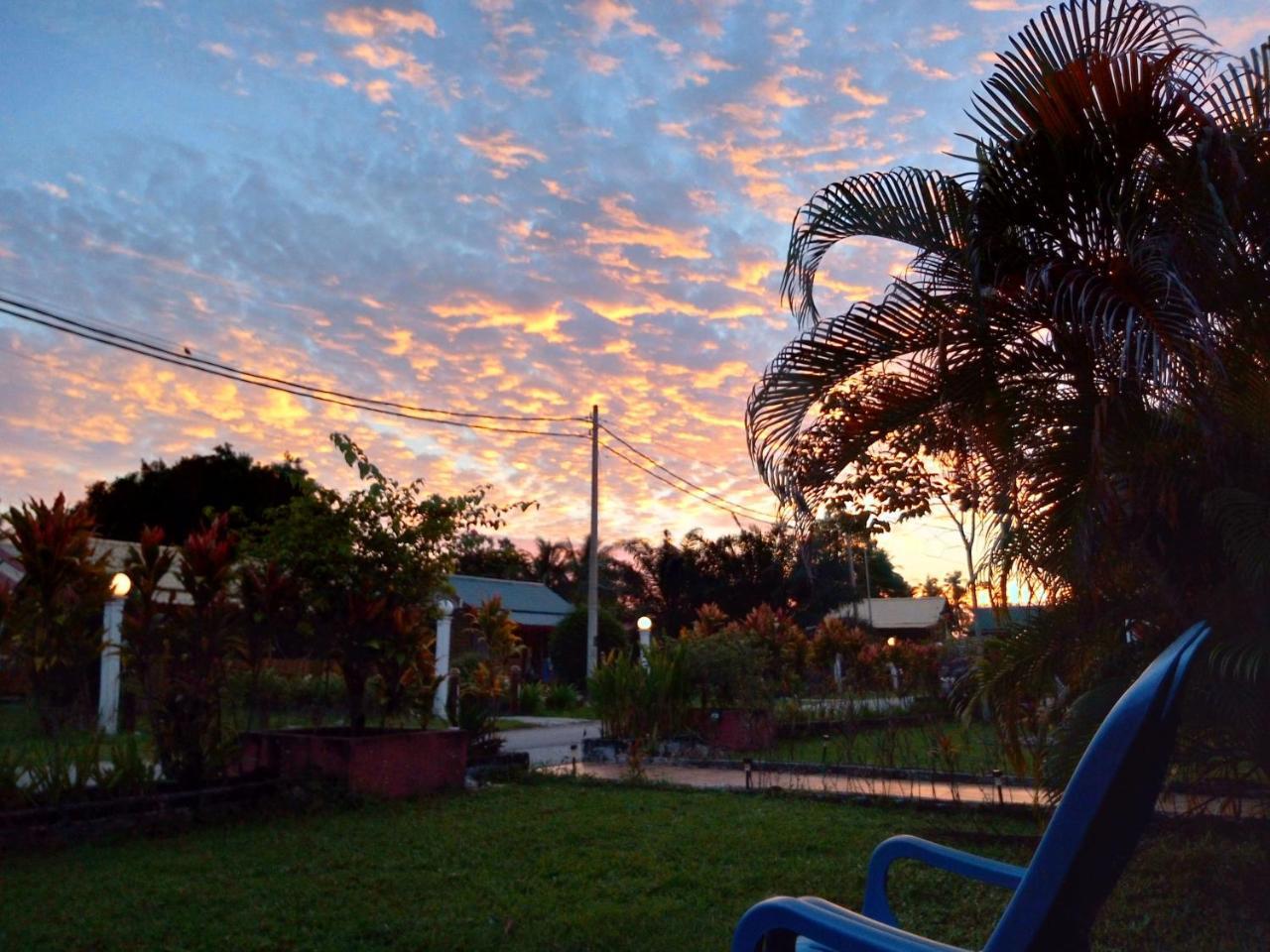 Rainbow Lodge Pantai Cenang  Buitenkant foto