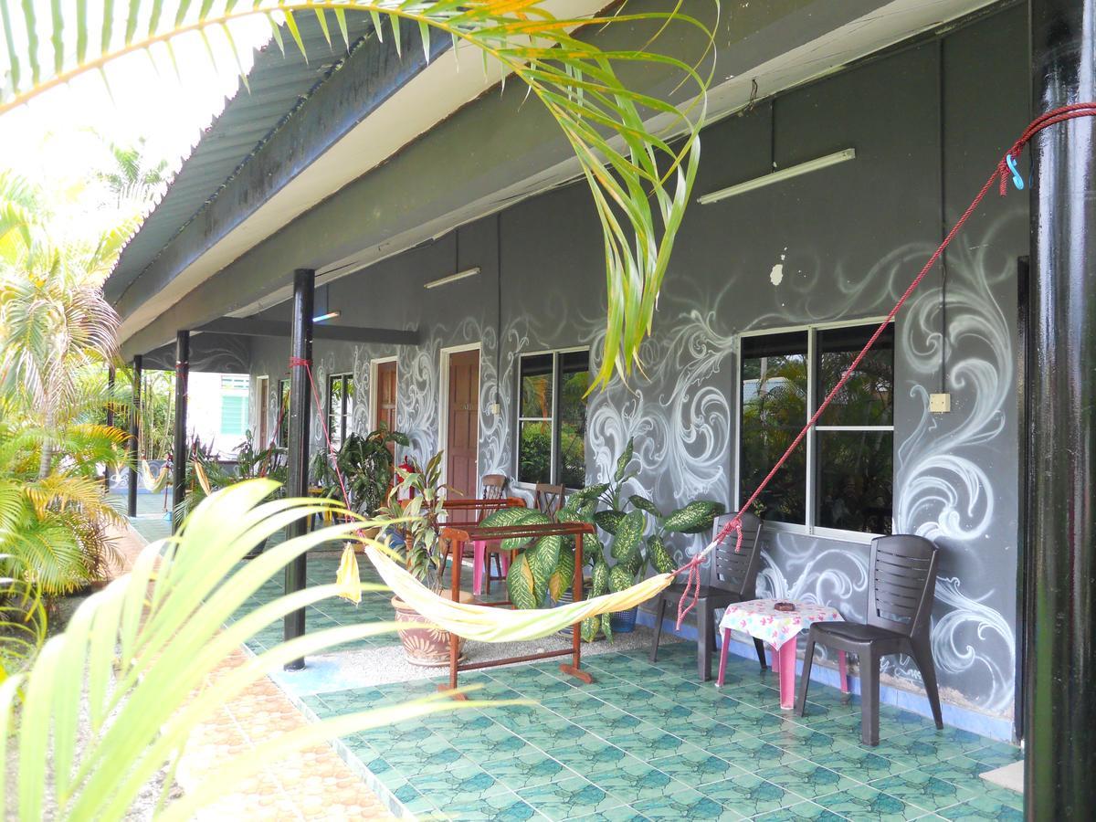Rainbow Lodge Pantai Cenang  Buitenkant foto