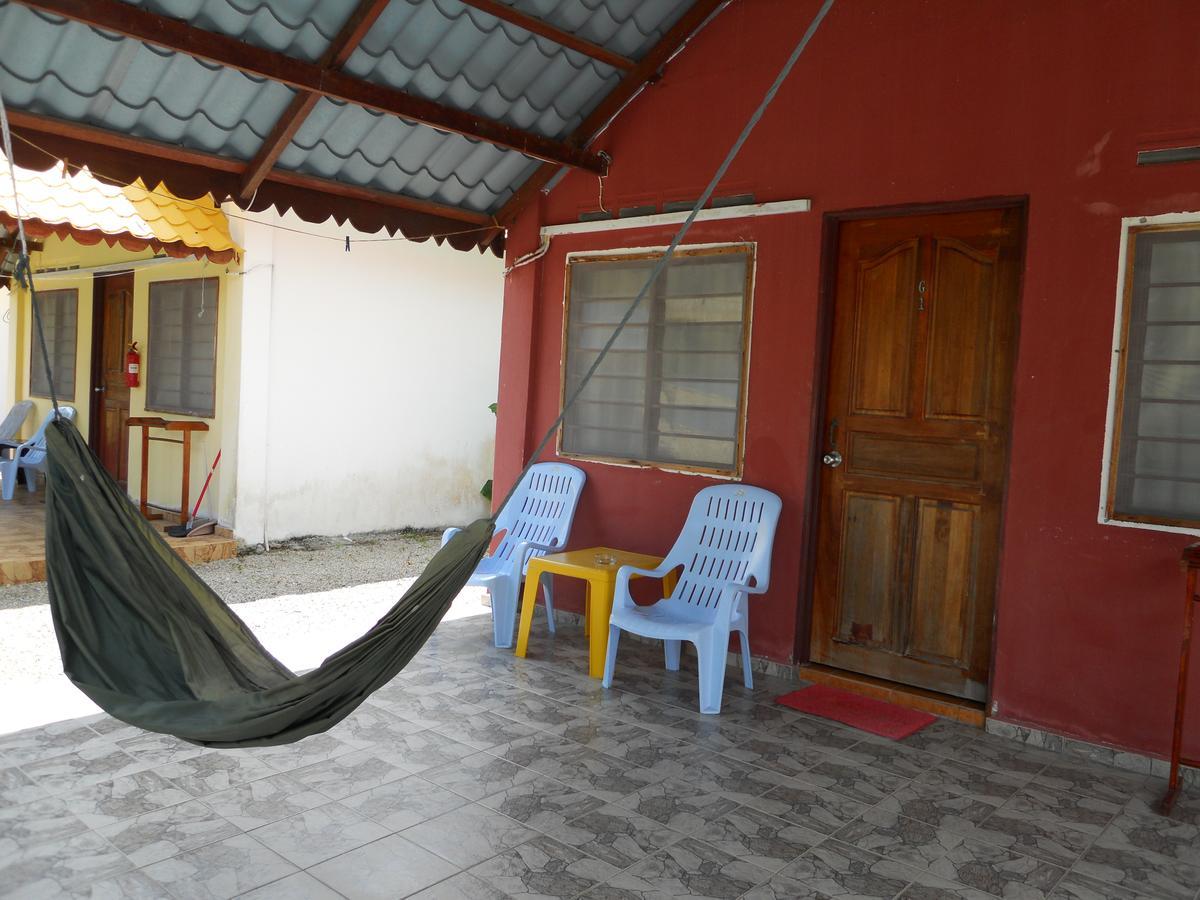 Rainbow Lodge Pantai Cenang  Buitenkant foto